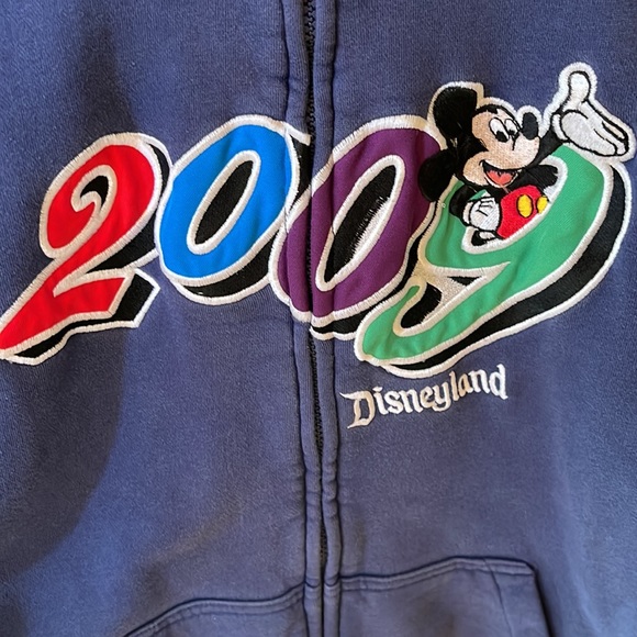 Disneyland 2009 Sweatshirt Jacket - Picture 2 of 6